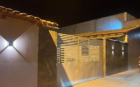 Quarto Suíte independente da casa com garagem